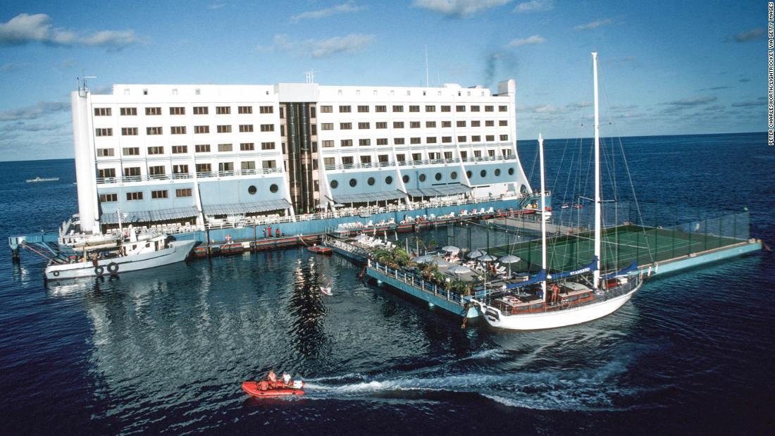 海上浮遊式のホテルはダイバーのための短期滞在施設として設計された/Peter Charlesworth/LightRocket via Getty Images