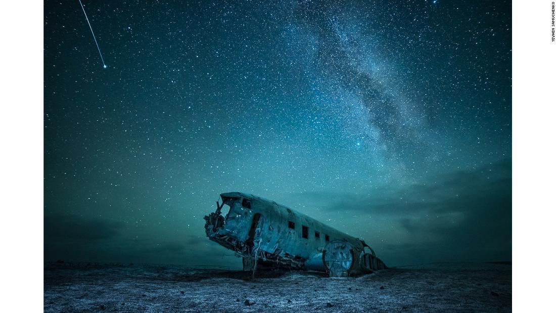 墜落した米海軍機ダグラスC117Dの写真/Yevhen Samuchenko