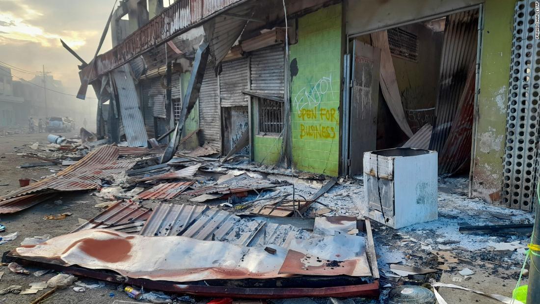 破壊された店舗=26日/Charley Piringi/AFP/Getty Images