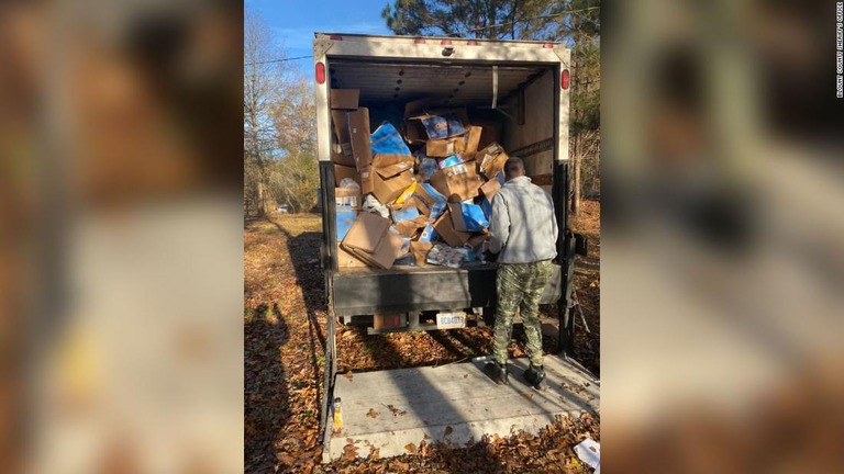 数百個の荷物が渓谷で発見された/Blount County Sheriff's Office