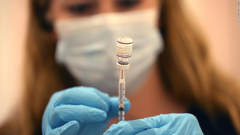 米ファイザーが１６～１７歳の追加接種についてＦＤＡに承認申請を行うという/Justin Sullivan/Getty Images