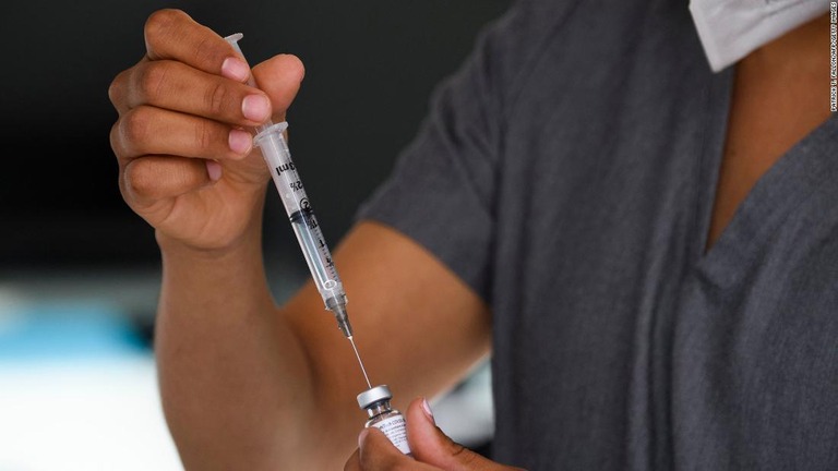 メリアム・ウェブスターが選んだ今年の単語は「Vaccine（ワクチン）」だった/Patrick T. Fallon/AFP/Getty Images