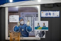 韓国、新規感染者が過去最多の５０００人超　オミクロン株の疑い例を調査中