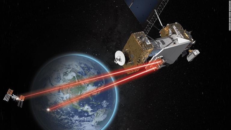 不可視のレーザーを使って宇宙空間で通信を行うＮＡＳＡの中継実証装置のイメージ図/Goddard Space Flight Center/NASA