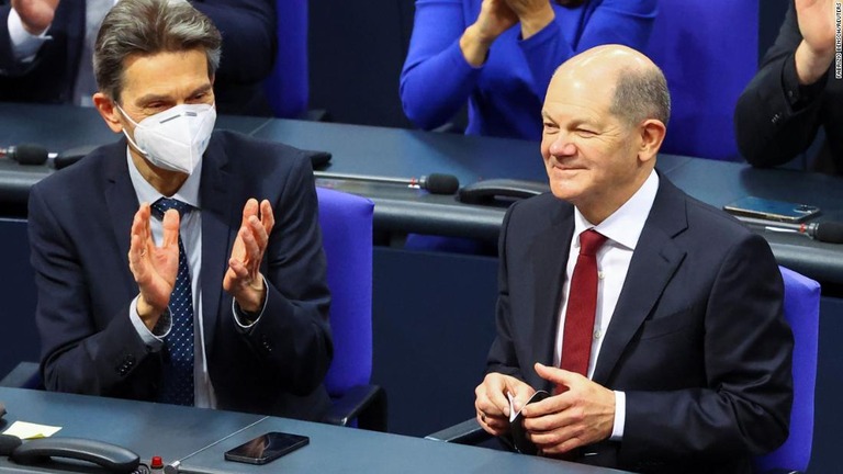 オラフ・ショルツ氏がドイツの新たな首相に正式に選出された/Fabrizio Bensch/Reuters