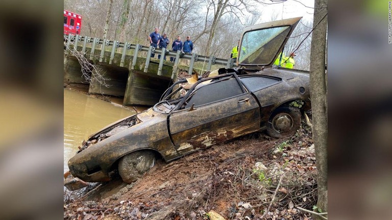 アラバマ州の小川から引き上げられたクリンクスケールズさんの車/Troup County Sheriff's Office