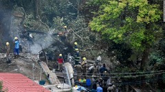 インド空軍ヘリ墜落、国防参謀長夫妻など１３人死亡