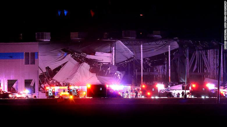 建物の一部が損壊したイリノイ州にあるアマゾンの配送センター/Robert Cohen/St. Louis Post-Dispatch/AP