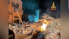 建物爆発で付近の民家も崩壊、３人死亡　イタリア