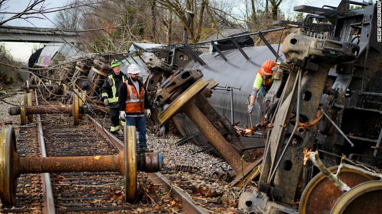 脱線した鉄道車両＝ケンタッキー州アーリントン/Cheney Orr/Reuters