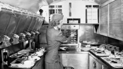 １９４８年の機内の調理室の様子