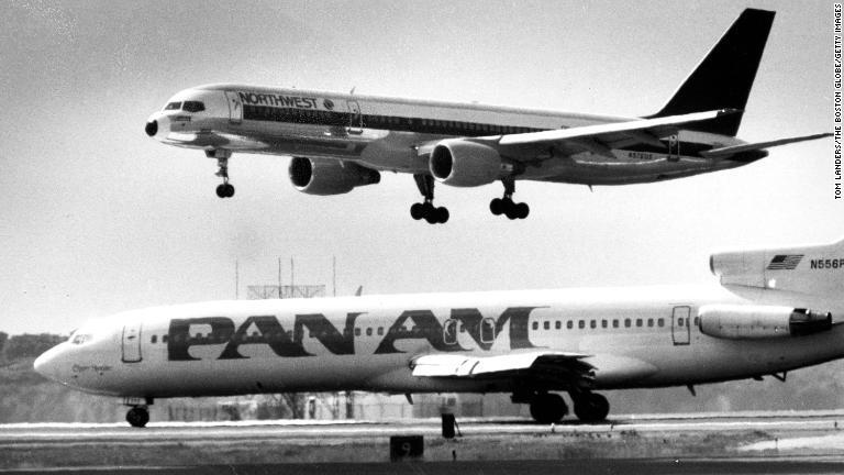 ＝１９８７年７月、ボストンのローガン空港/Tom Landers/The Boston Globe/Getty Images