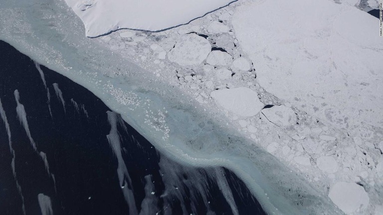 上空から撮影された南極の様子＝２０１７年１１月４日/Mario Tama/Getty Images