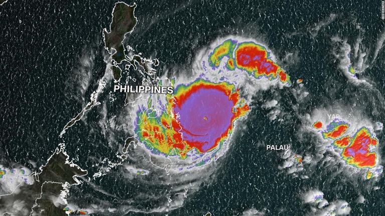 台風２２号が、「スーパー台風」となる勢いでフィリピン南部に接近している/CNN Weather