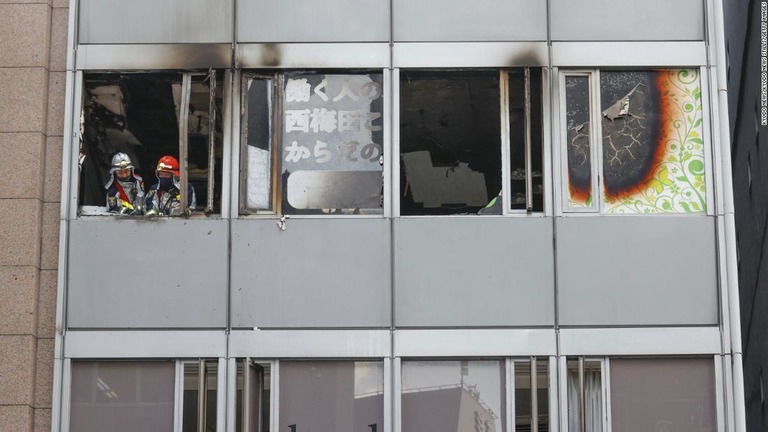 大阪の商業地にあるビルの４階で火災が発生した/Kyodo News/Kyodo News Stills/Getty Images