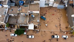 イラク北部で鉄砲水、１２人死亡　不明者の捜索続く