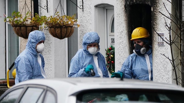 ロンドン南部の住宅で火災が発生し、取り残された双子の子ども２組が死亡した/Aaron Chown/PA/Getty Images