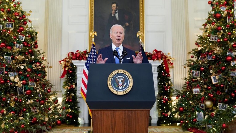 ホワイトハウスで演説するバイデン大統領＝２１日/Patrick Semansky/AP