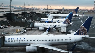 ユナイテッド航空など米航空大手２社が、クリスマスイブ前日に欠航を発表
