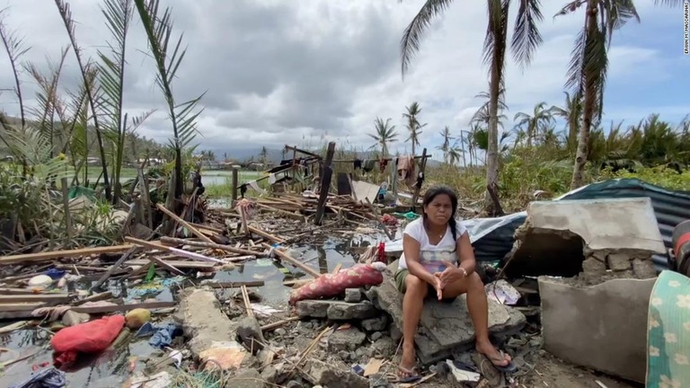 スーパー台風が甚大な被害をもたらしたフィリピンでは多くの人々が住む家を失った/Erwin M. Mascariñas