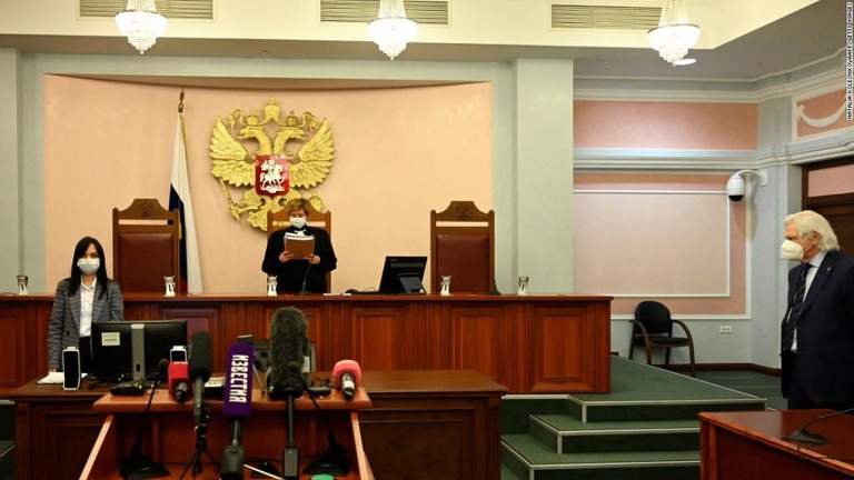 ロシア最高裁が、人権団体「メモリアル」に解散命令を出した/Natalia KolesnikovaAFP/Getty Images