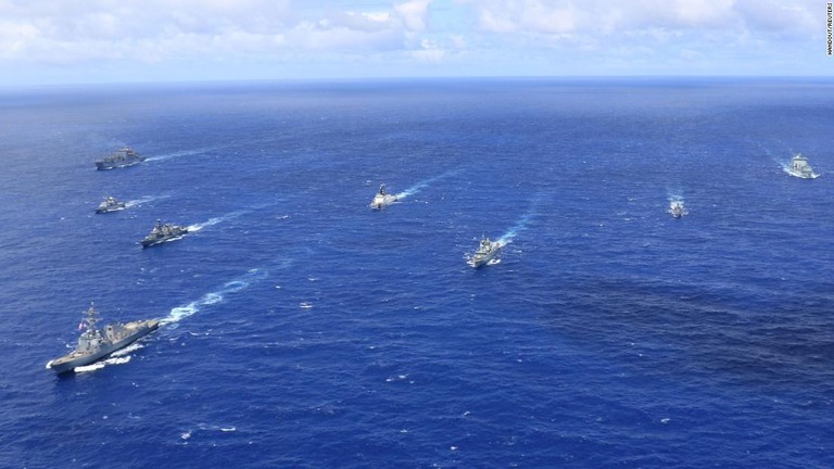 ２０１８年の「環太平洋合同演習（リムパック）」に参加した米国などの軍艦/Handout/Reuters