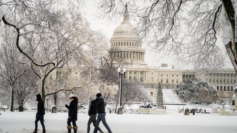 米首都ワシントンが記録的な大雪に見舞われている/Kent Nishimura/Los Angeles Times/Shutterstock
