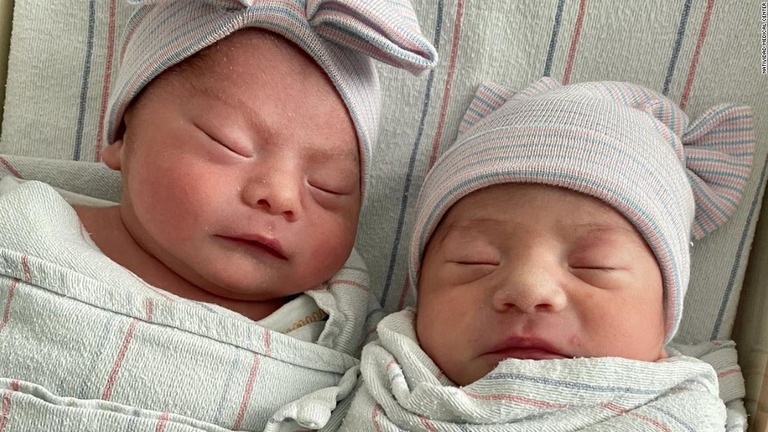 米カリフォルニア州で年をまたいで双子が誕生した/Natividad Medical Center