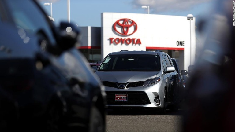 トヨタ自動車の２０２１年の米自動車販売台数がＧＭを超えて初の首位となった/Justin Sullivan/Getty Images 
