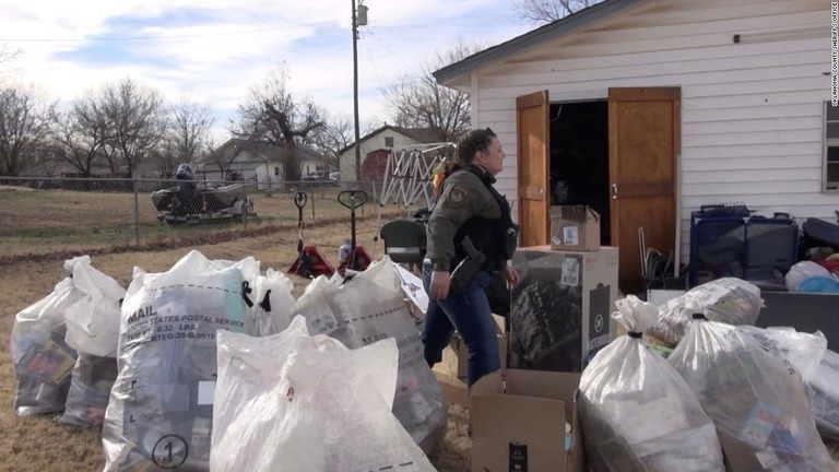 家宅捜索を行った住宅にはアマゾンからの荷物が大量に置かれていた/Oklahoma County Sheriff's Office