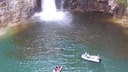 湖の観光ボートを落石が直撃、７人死亡　ブラジル