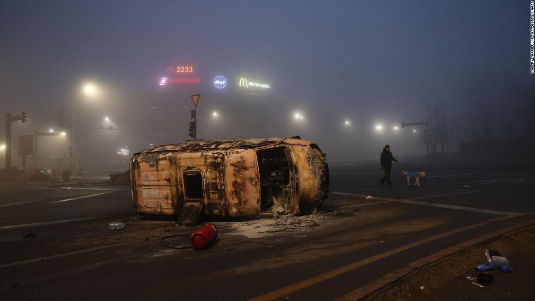 騒乱で建物などの被害も出ている/Valery Sharifulin/TASS/Getty Images
