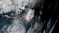 南太平洋で火山噴火、トンガに津波警報