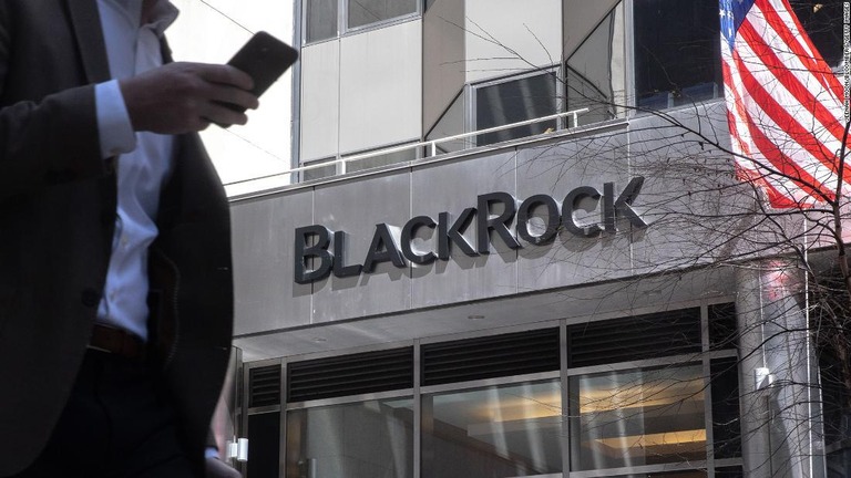 米ブラックロックの運用資産が昨年末時点で１１００兆円を突破した/Jeenah Moon/Bloomberg/Getty Images