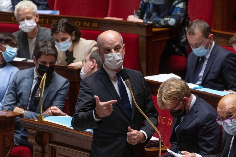 フランスの国民議会で答弁するブランケール国民教育相/Jacques Witt/Sipa via AP Images
