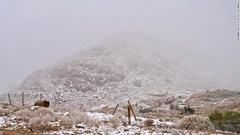 タブークの西にある山の写真