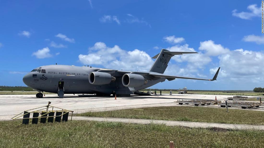 オーストラリアからトンガへ支援を行った1機目の航空機=20日/Australia Department of Defence