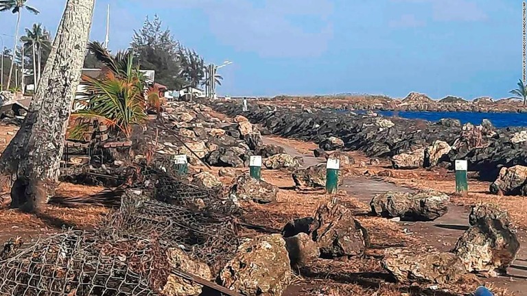 津波により損傷を受けた地域＝２０日、トンガ・ヌクアロファ/Marian Kupu/Broadcom Broadcasting/AP