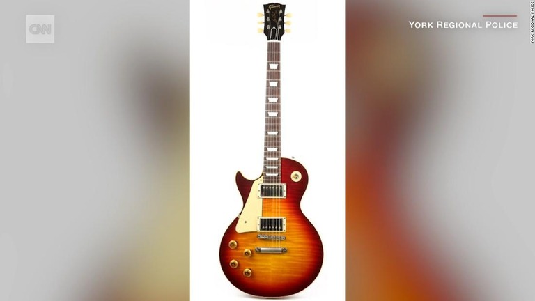 カナダでぶかぶかのズボンに隠して９０万円のギターを盗む事件が発生した/York Regional Police