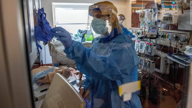 米国の一部の州では新型コロナウイルスの感染件数や入院数が減少し始めているという/Joseph Prezioso/AFP/Getty Images