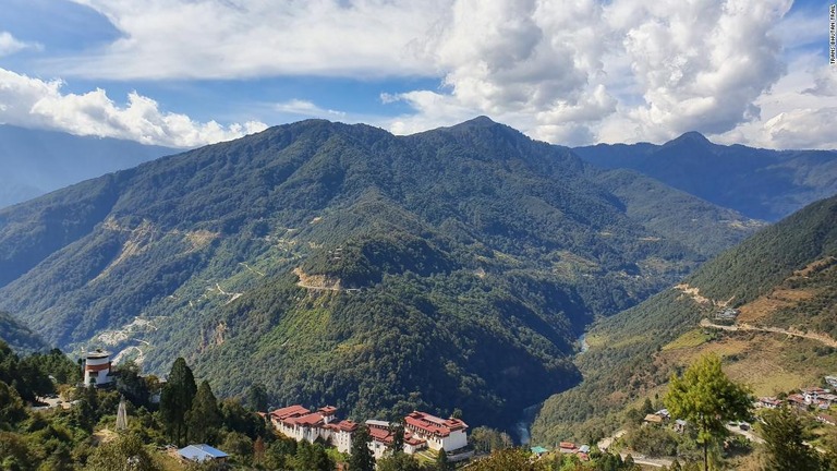 徒歩旅行者はその気になれば約１カ月で全ルートを踏破することも可能だとされる/Trans Bhutan Trail 