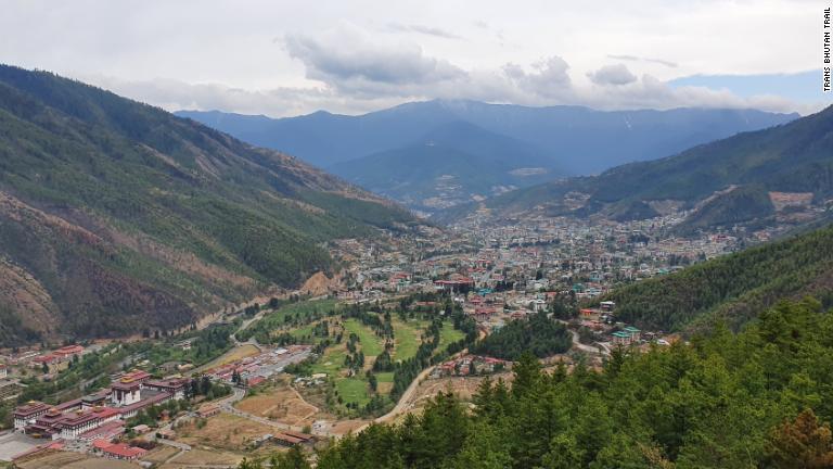 ブータンはまた、国民総幸福という哲学を掲げる国としても知られる/Trans Bhutan Trail