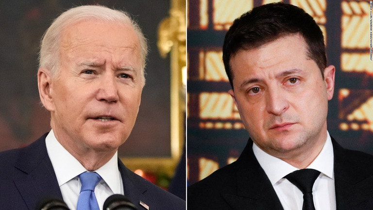 バイデン米大統領（左）とウクライナのゼレンスキー大統領が電話会談を実施/Johanna Geron/Drew Angerer/Getty Images