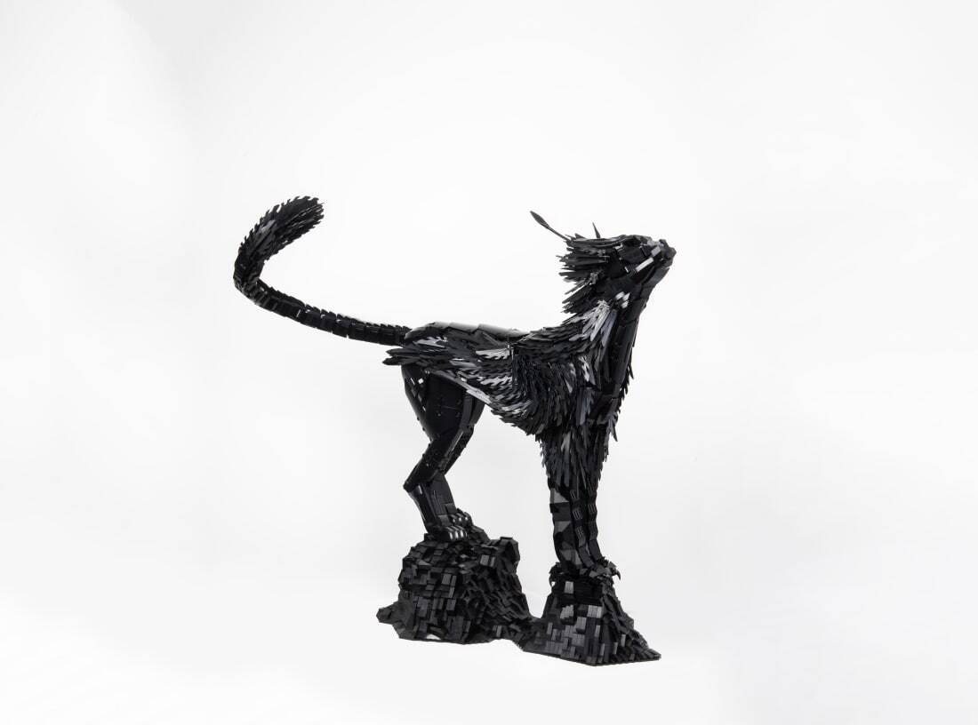 「Ｋａｄｅｅｓａ　（Ｇｒｉｆｆｙｘ　Ｃｕｂ）」。このネコの作品を作るにあたり、ライオンとワシの両方の特徴を持つ神話の生き物「グリフィン」から着想を得たという/Sam Engelking