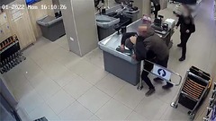 非番警官、スーパーで強盗に遭遇　捕捉の動画公開　スペイン