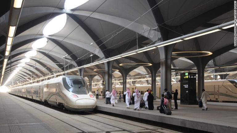 １０：ハラマイン高速鉄道（サウジアラビア）　サウジアラビアのハラマイン高速鉄道（ＨＨＲ）は、メッカとメディナの２つの聖都を最高時速３００キロで結ぶ/Bandar Aldandani/AFP/Getty Images