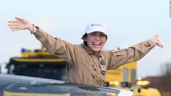１９歳のザラ・ラザフォードさん、単独世界一周飛行に成功　女性最年少記録
