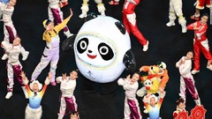 北京五輪のマスコットに異変、喋り始めるまでは人気者だったのに