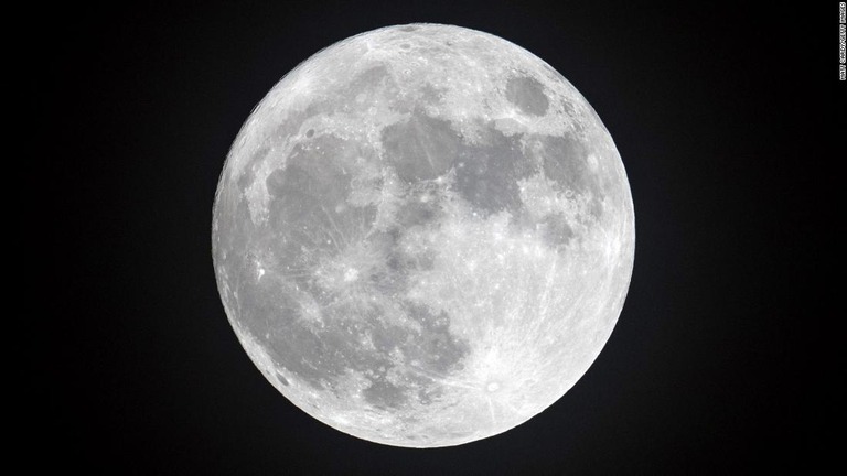 ＮＡＳＡは、３月４日に月面衝突が予想されるロケットの残骸が、中国が２０１４年に打ち上げた月探査機「嫦娥５号」のＴ１ブースターと思われると発表した/Matt Cardy/Getty Images