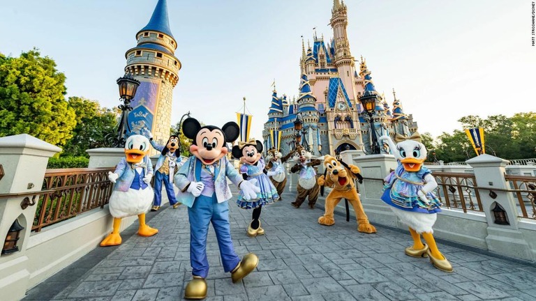 米ディズニーランドとウォルト・ディズニー・ワールド・リゾートでワクチン接種者のマスク着用の義務付けが撤廃/Matt Stroshane/Disney